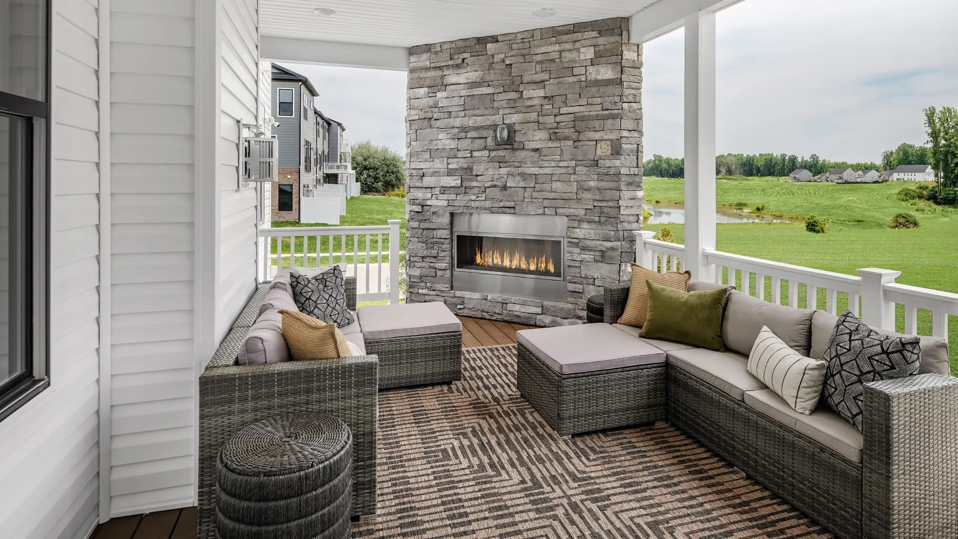 BrunswickCrossing-DRB-Homes-Ablemarle-porch-2