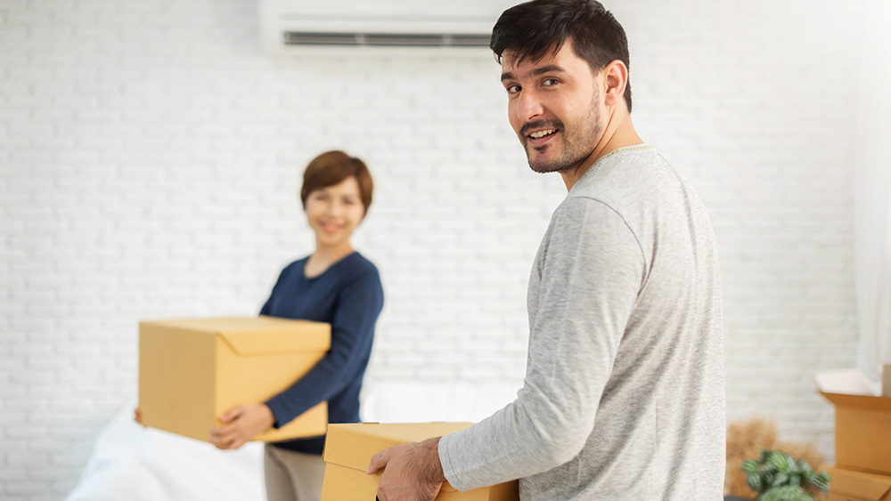 young-couple-moving-boxes